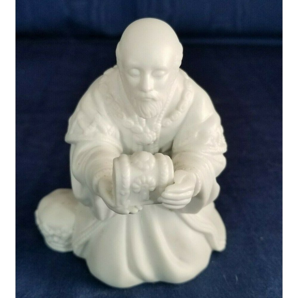 Vintage Avon Nativity MAGI Figurine MELCHIOR White Porcelain Collectible  1982